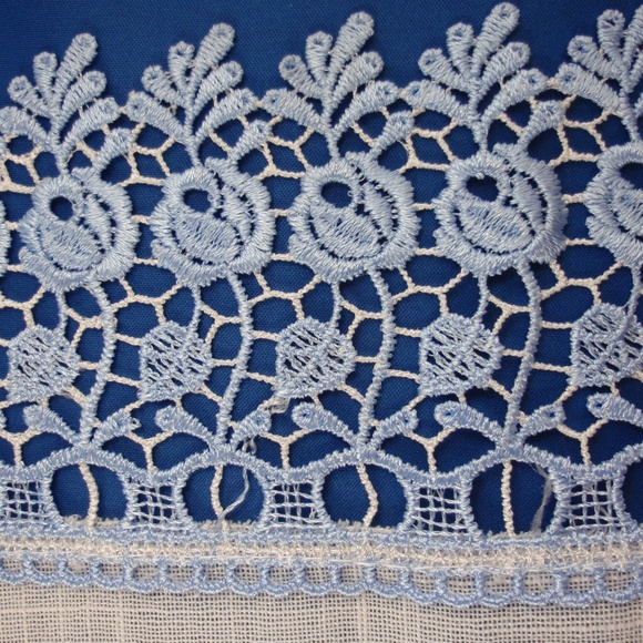 NEW Table Runner Dresser Scarf BLUE LACE ROSE - Picture 4 of 5